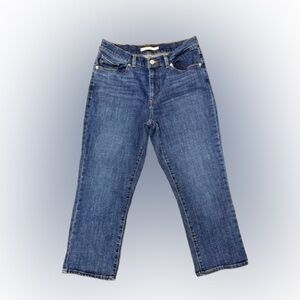 Levi’s Classic Capri- Dark Wash Size 6- 22” Inseam